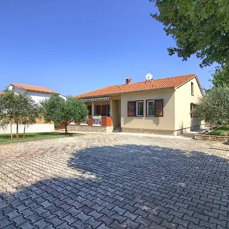 Holiday home Mit Privatpool Fuer 8 Personen Ca 100 Qm In Pavicini, Istrien Suedkueste Von Istrien Pavicini