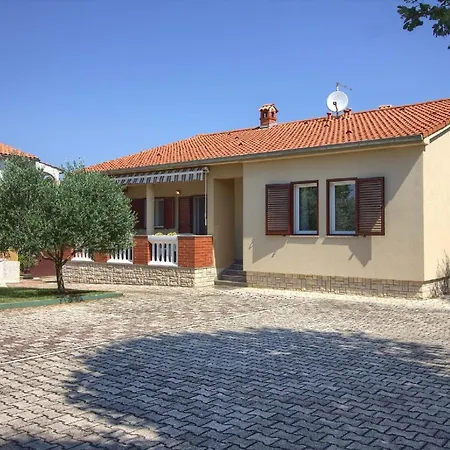 Mit Privatpool Fuer 8 Personen Ca 100 Qm In Pavicini, Istrien Suedkueste Von Istrien