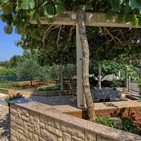 Holiday home Mit Privatpool Fuer 8 Personen Ca 100 Qm In Pavicini, Istrien Suedkueste Von Istrien Pavicini